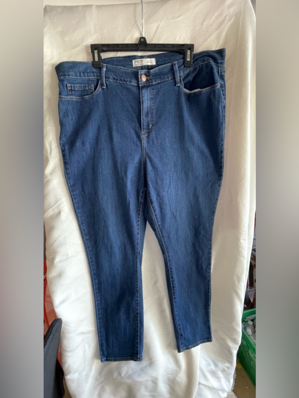 Levi’s Signature Slim Taper Women’s Stretch Denim Jeans